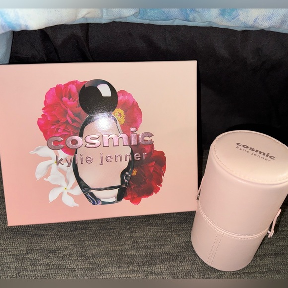 Cosmic - Kylie Jenner box - Picture 2 of 3